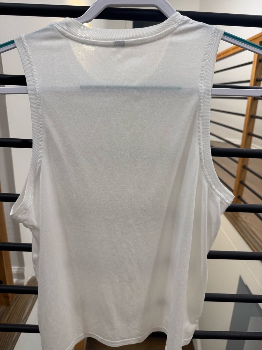 Vuori White Sleeveless Women's Energy Tank Top - Medium